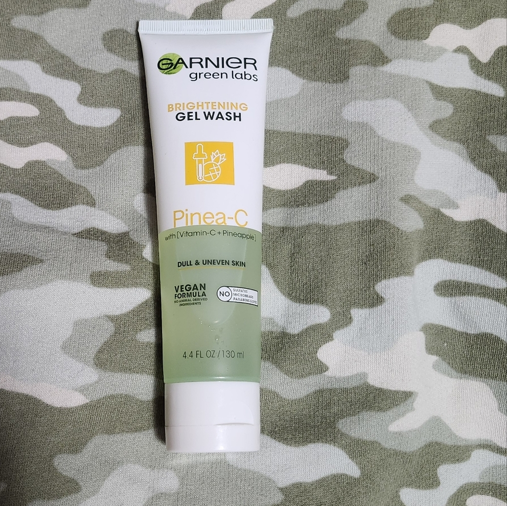 Garnier Brightening Gel Wash - Pinea-C
